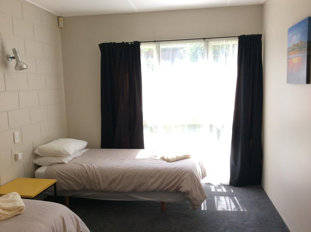 Acacia Park Motel Whanganui Bagian luar foto